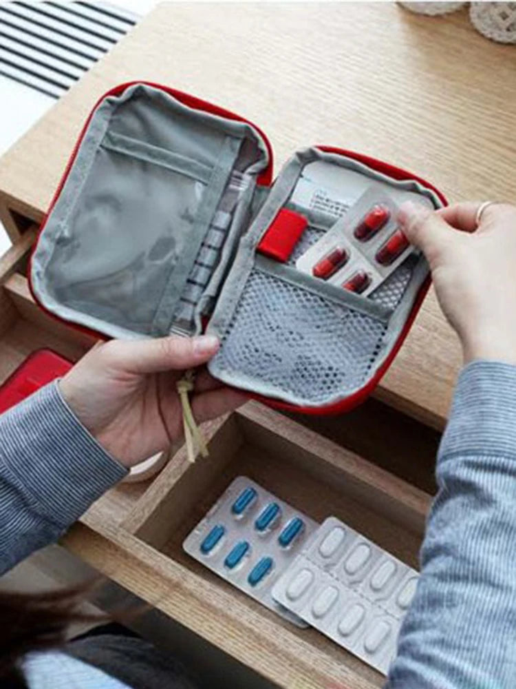 Travel First Aid Kit Bag – Compact Emergency Storage for Trips