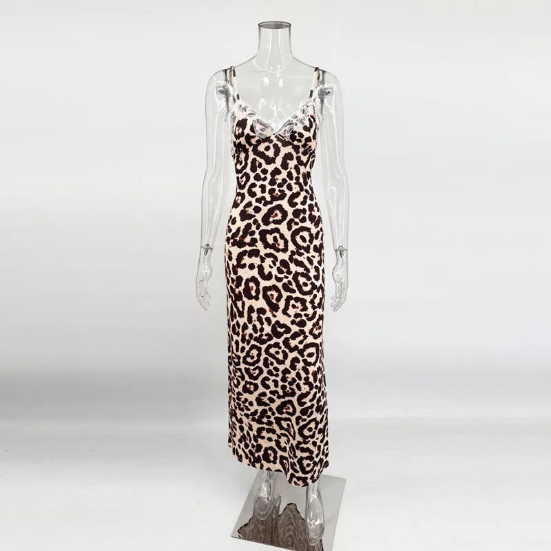 Women's Lace Patchwork Maxi Dress - V-Neck Sleeveless Style - Bw