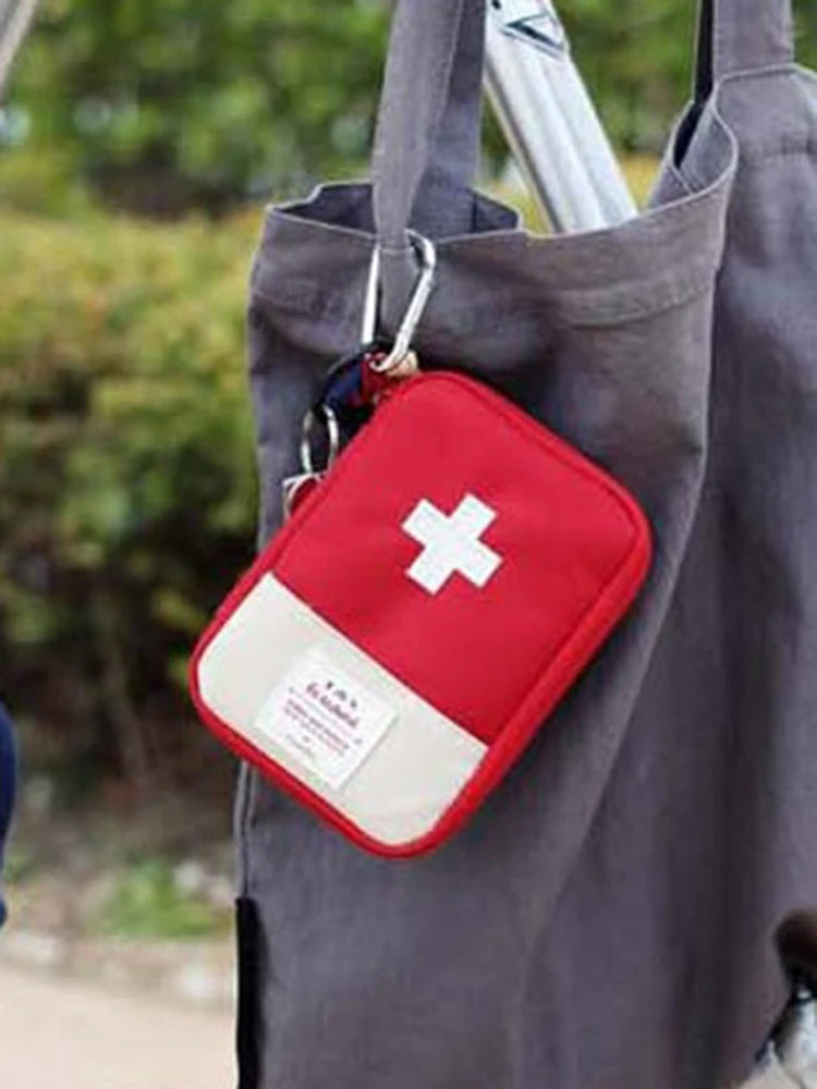 Travel First Aid Kit Bag – Compact Emergency Storage for Trips