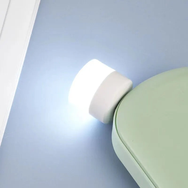 USB Mini Night Light - Plug-In LED Reading Lamp - White Light